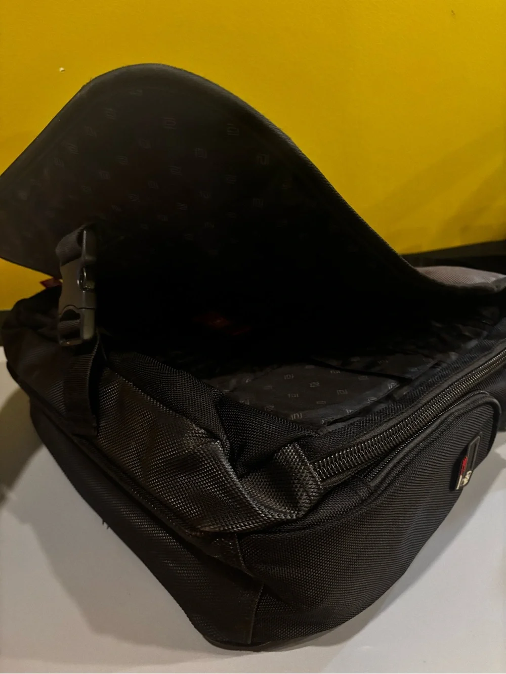 Laptop Messenger Bag in Gray and Black0623
